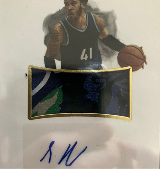 Saddiq Bey relic auto