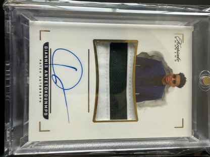 Giannis Antetokounmpo Super Break Auto. Game Used Relic/45